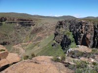 Sani Pass et la route qui descend vers l'Afrique du Sud