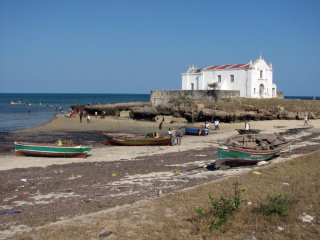 Eglise et bateaux de pêche
