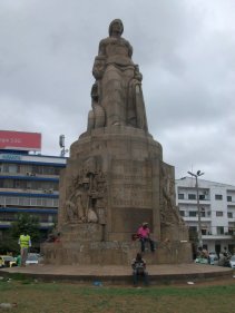 Praça dos Trabalhadores : le monument aux combattants et victimes de la première guerre mondiale