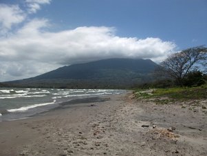 Le volcan Maderas vu depuis la Plage de Santo Domingo.