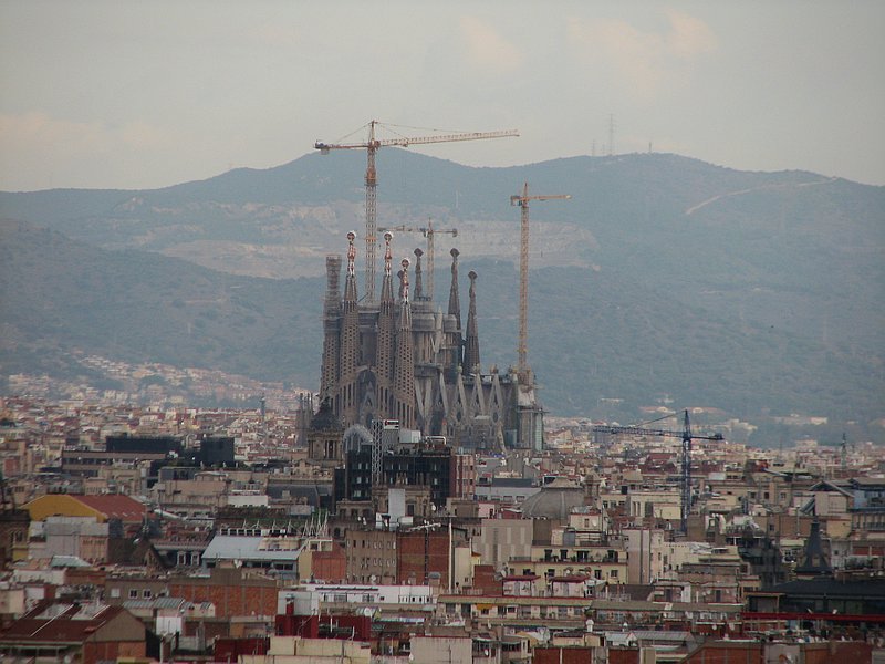La Sagrada Familia vue depuis Montjuic
