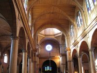 L'intérieur de la cathédrale de Castro, tout en bois.