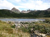 Un lac avec un barrage de castors (Isla Navarino)