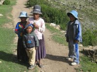 Enfants Amérindiens sur l'Isla del Sol, Lac Titicaca.