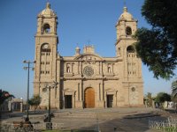 La cathédrale de Tacna, construite par Gustave Eiffel