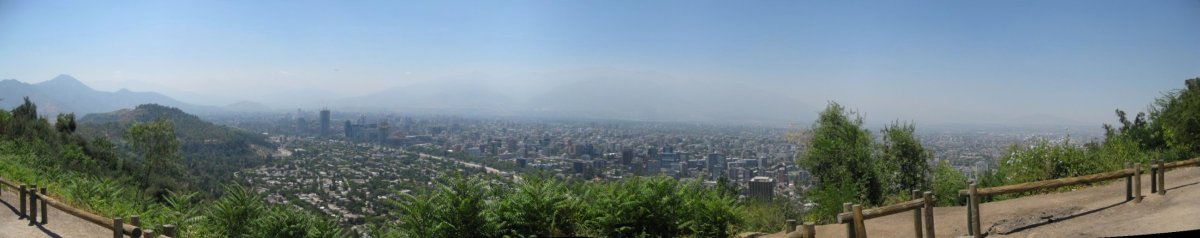 Panorama de Santiago. La brume cache les Andes