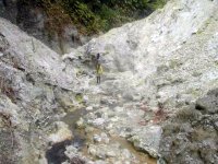 Sources d'eau bouillante dans la zone volcanique (Savo)