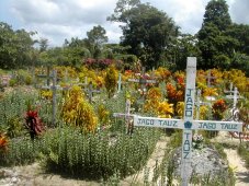 Tombes sur la petite île près de Madang