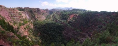 la mine de fer de Ngwenya : lvue panoramique du filon principal