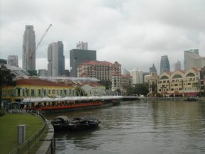 Singapour, quartier rénové et constructions récentes à l'arrière plan